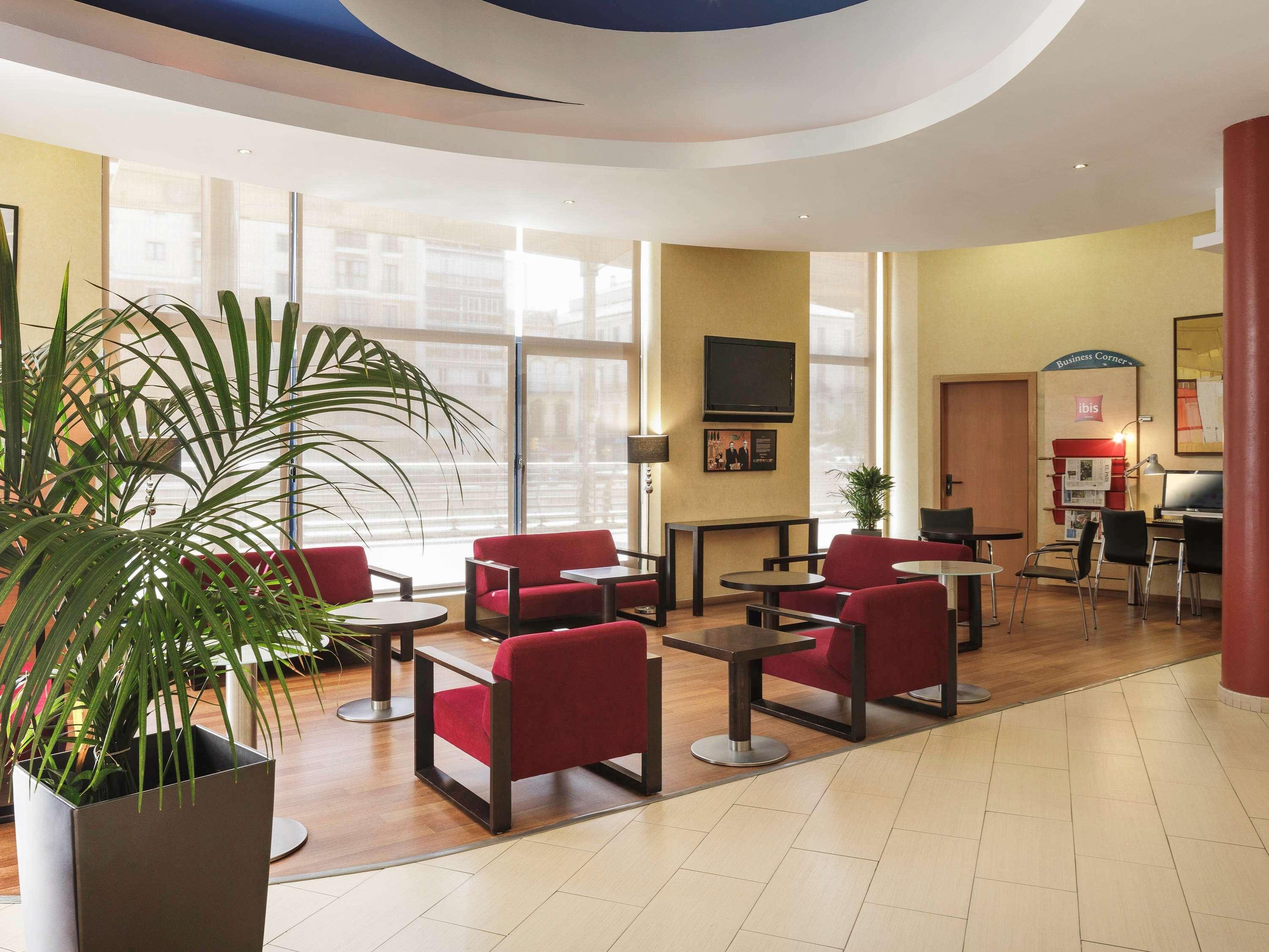 Ibis Malaga Centro Ciudad Hotell Exteriör bild